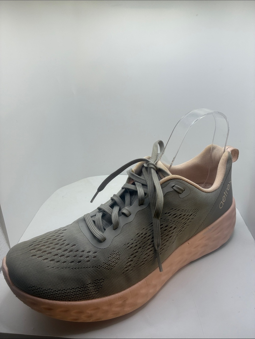 AETREX WOMANS SNEAKER/ SIZE 10.5-11
PULL TAB/ THICK ARCH SUPER